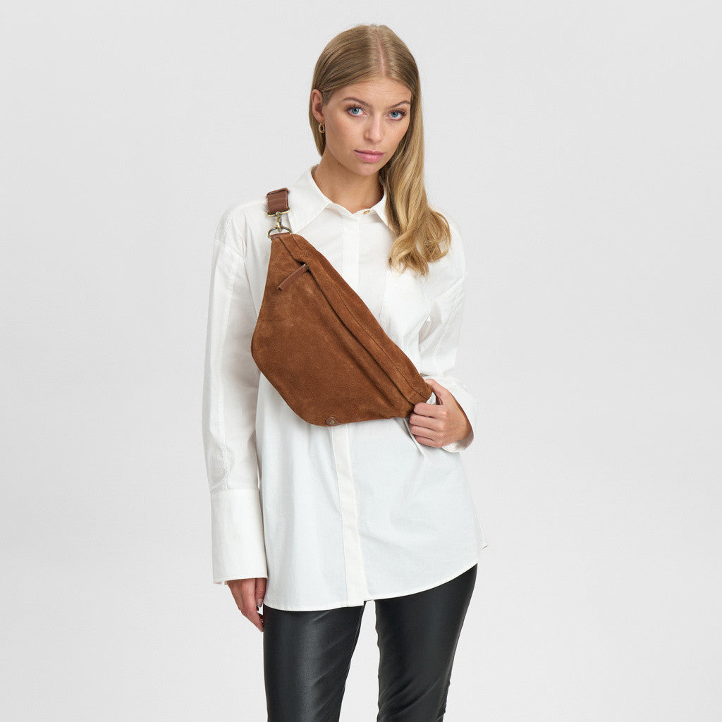 DEPECHE Beautiful suede bumbag Bumbag 014 Cognac