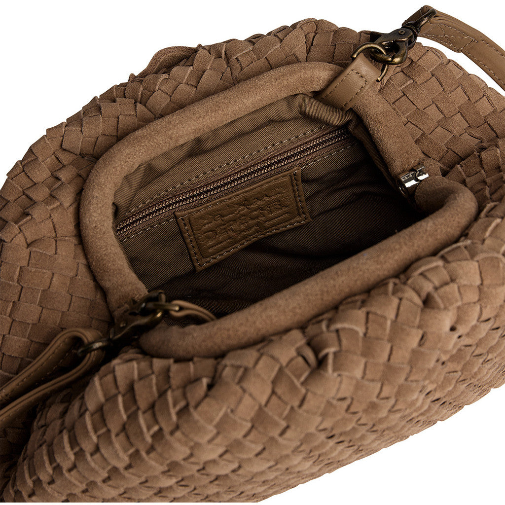 DEPECHE Berlin braided clutch Clutch 007 Mud
