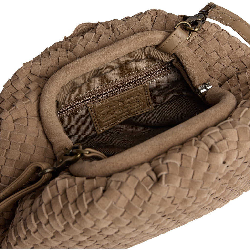 DEPECHE Berlin braided clutch Clutch 011 Sand