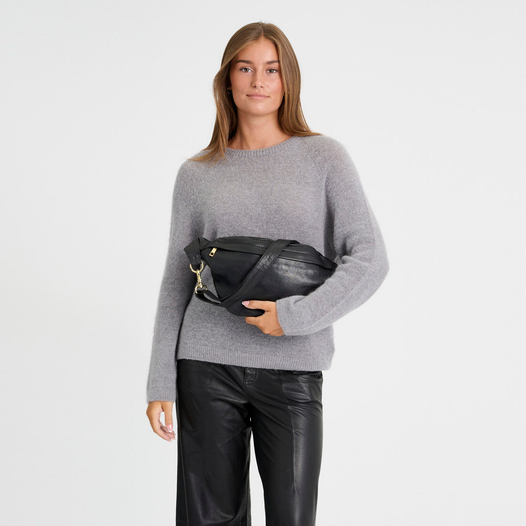 DEPECHE Bumbag in a buttery soft leather quality Bumbag 099 Black
