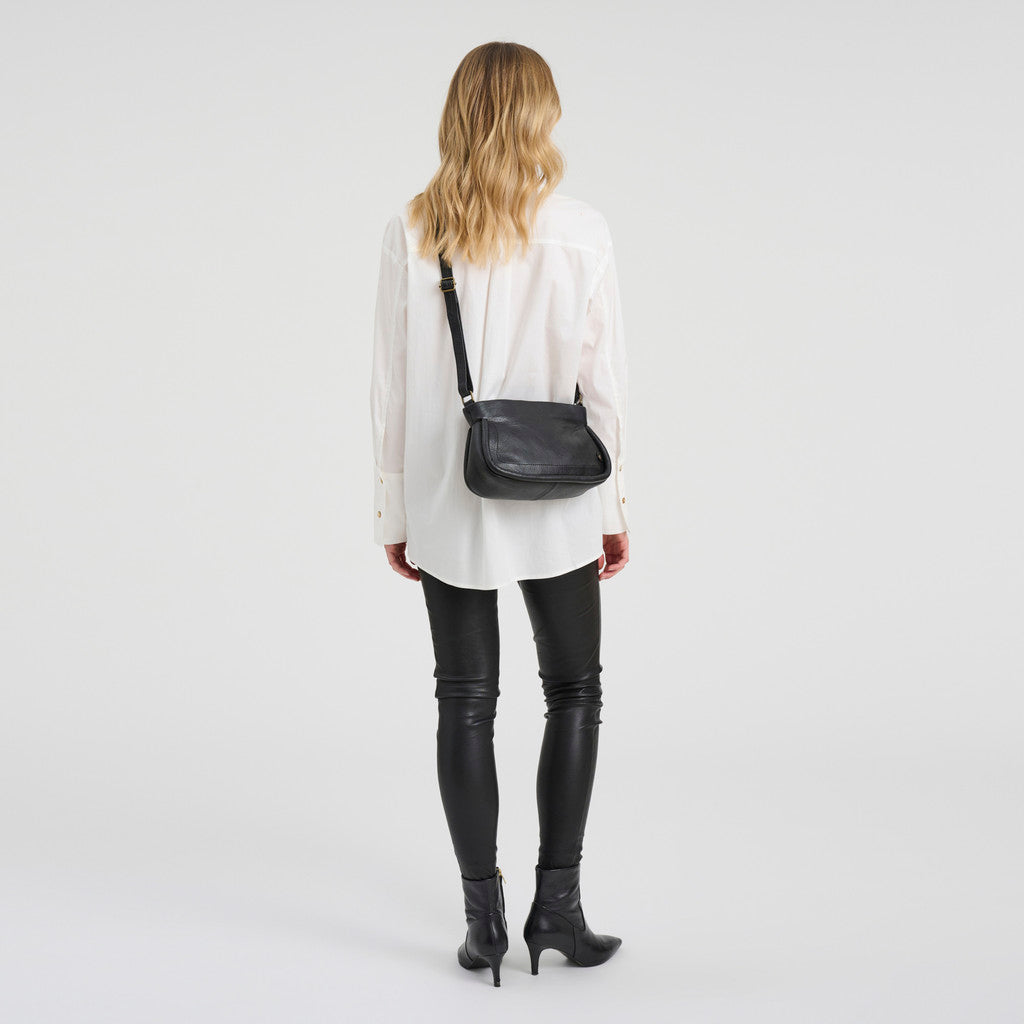 DEPECHE Cow leather crossover bag with tube details Cross over 099 Black