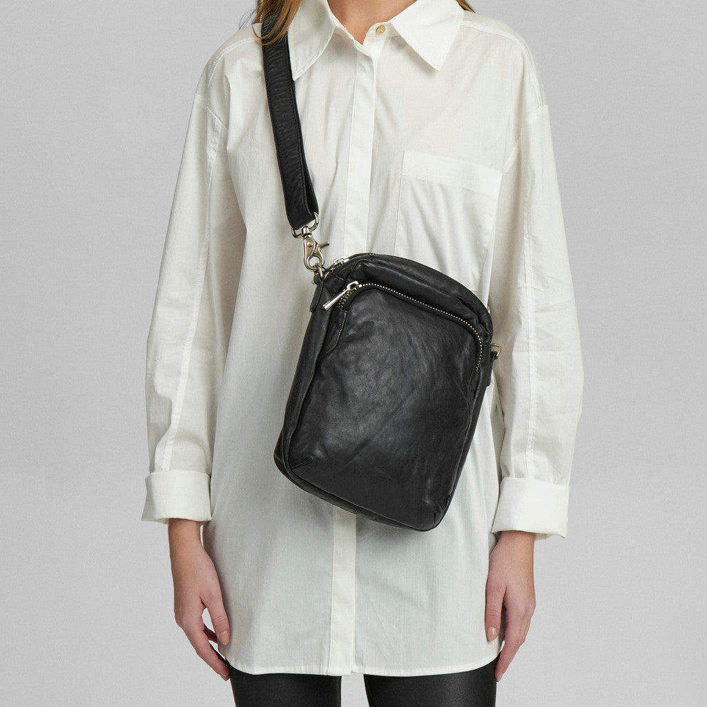 DEPECHE Crossover bag in strong and nice leather quality Crossover 099 Black