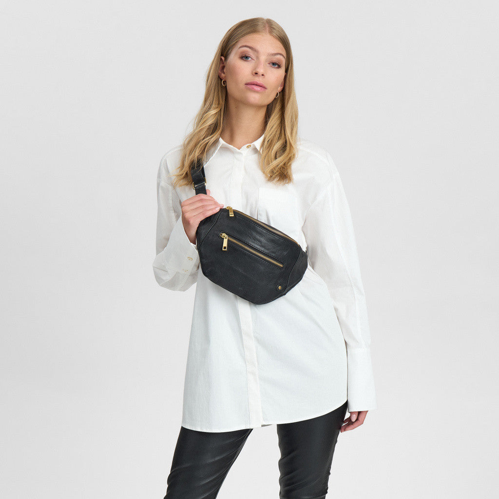 DEPECHE Feminine bumbag in soft leather Bumbag 099 Black (Nero)