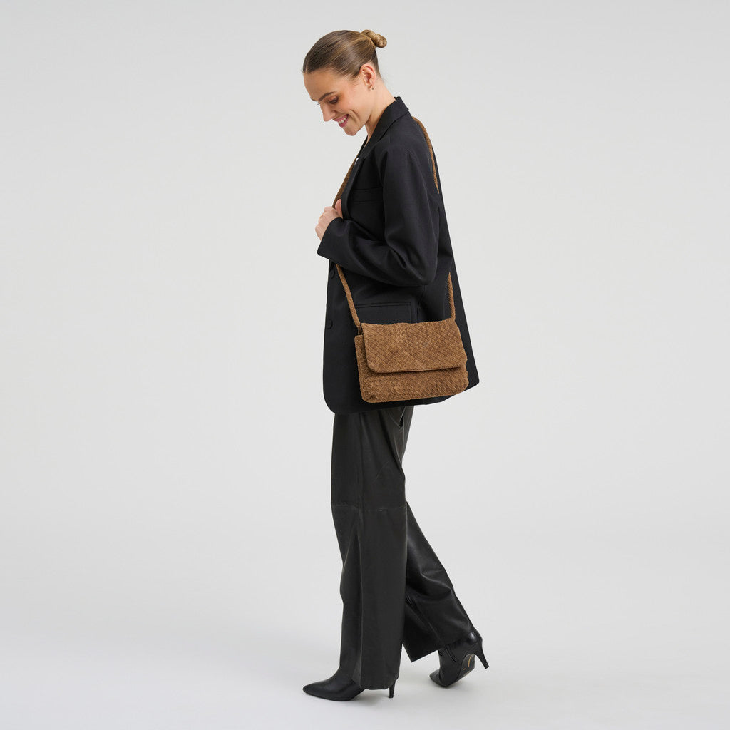 DEPECHE Handwoven suede crossover bag Cross over 007 Mud