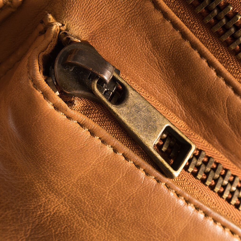 DEPECHE Raw and nice crossbody bag in soft leather Cross over 014 Cognac