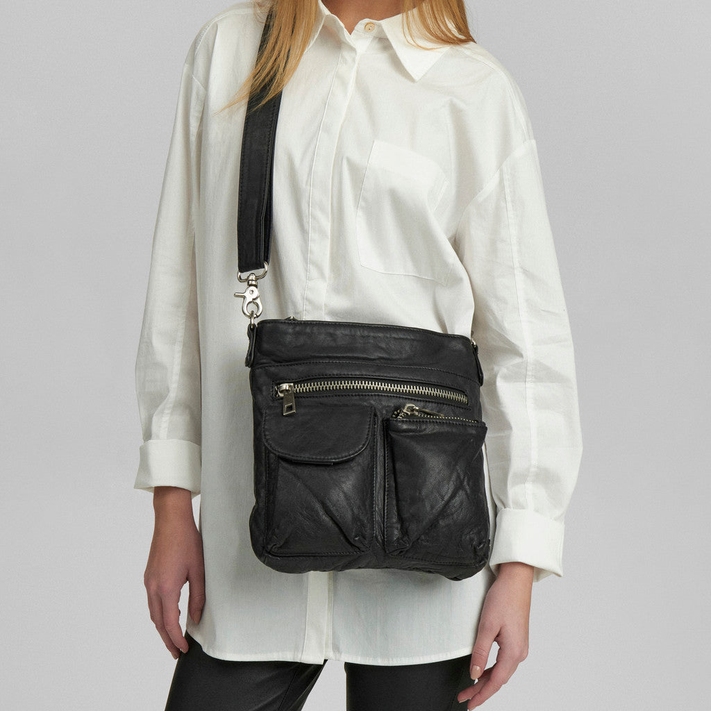 DEPECHE Raw and nice crossbody bag in soft leather Crossover 099 Black