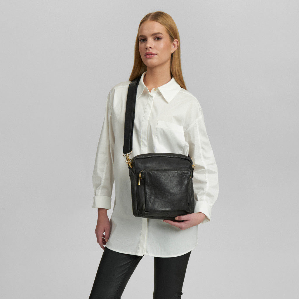 DEPECHE Simple crossover bag in beautiful leather Cross over 099 Black (Nero)