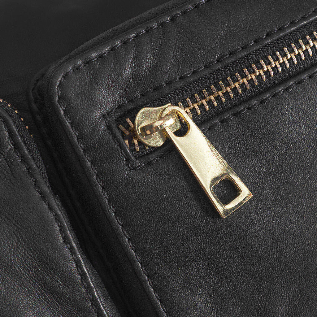 DEPECHE Stylish shoulderbag in soft leather quality Shoulderbag / Handbag 190 Black / Gold