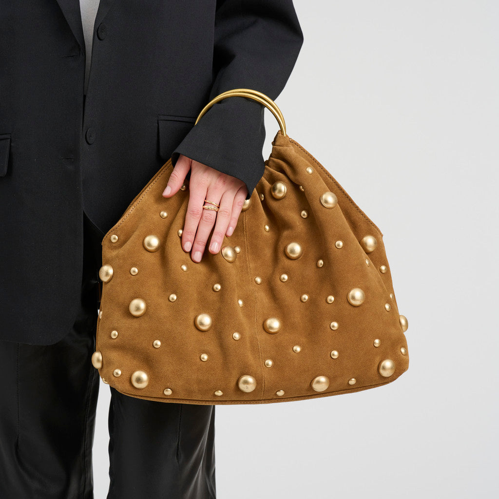 DEPECHE Suede handbag with studs and metal rings Shoulderbag / Handbag 028 Caramel