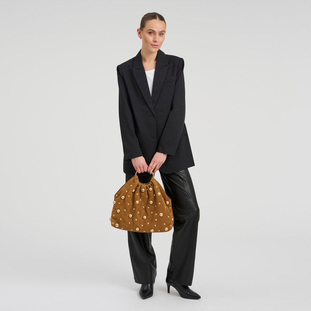 DEPECHE Suede handbag with studs and metal rings Shoulderbag / Handbag 028 Caramel